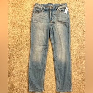 NWT. Old Navy Straight Slim Jeans. Petite 8.